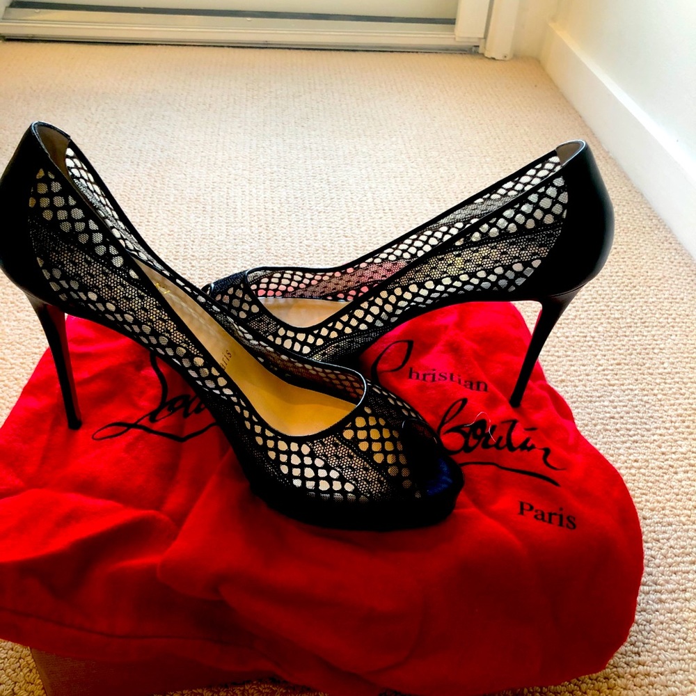 Louboutin Very Lace Black Peep-toe Red Sole Pump